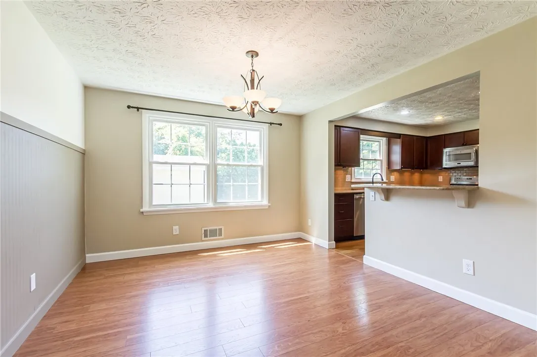 7 Erie Drive, Perinton, New York 14450, Perinton, New York 14450, 3 Bedrooms Bedrooms, 7 Rooms Rooms,1 BathroomBathrooms,Residential,For Sale,7 Erie Drive, Perinton, New York 14450,R1622832