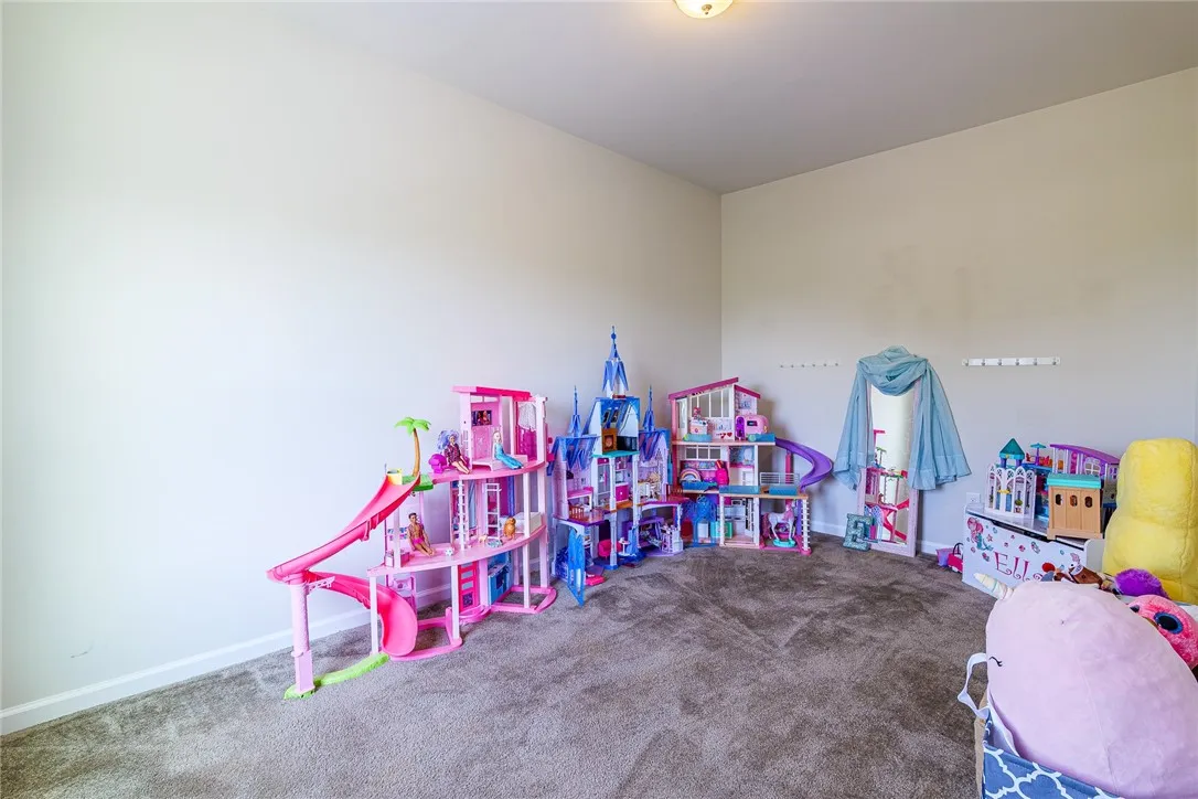 1086 Harlowe Lane, Farmington, New York 14425, Farmington, New York 14425, 5 Bedrooms Bedrooms, 16 Rooms Rooms,2 BathroomsBathrooms,Residential,For Sale,1086 Harlowe Lane, Farmington, New York 14425,R1622747