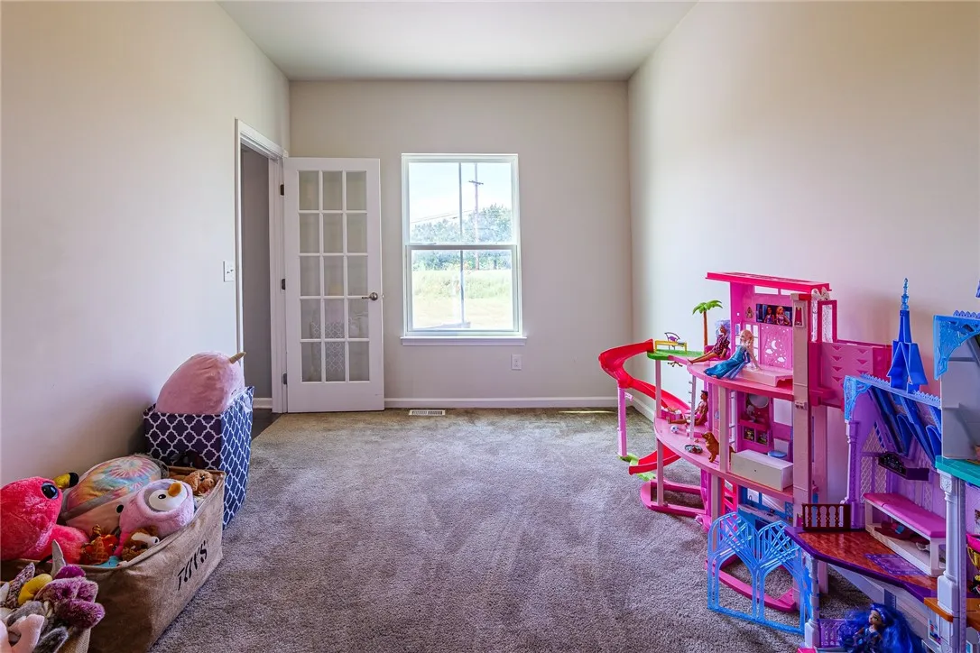 1086 Harlowe Lane, Farmington, New York 14425, Farmington, New York 14425, 5 Bedrooms Bedrooms, 16 Rooms Rooms,2 BathroomsBathrooms,Residential,For Sale,1086 Harlowe Lane, Farmington, New York 14425,R1622747