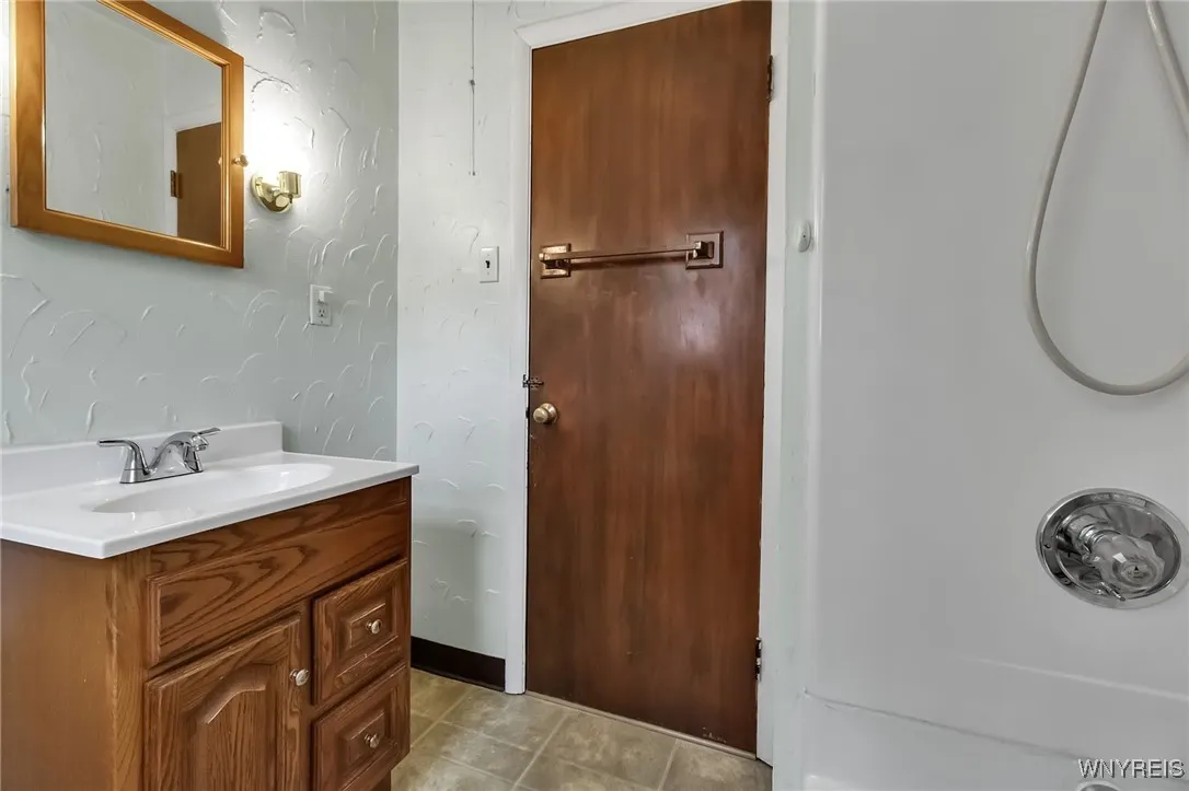 565 Oak Street, Porter, New York 14174, Porter, New York 14174, 3 Bedrooms Bedrooms, 6 Rooms Rooms,2 BathroomsBathrooms,Residential,For Sale,565 Oak Street, Porter, New York 14174,B1623104