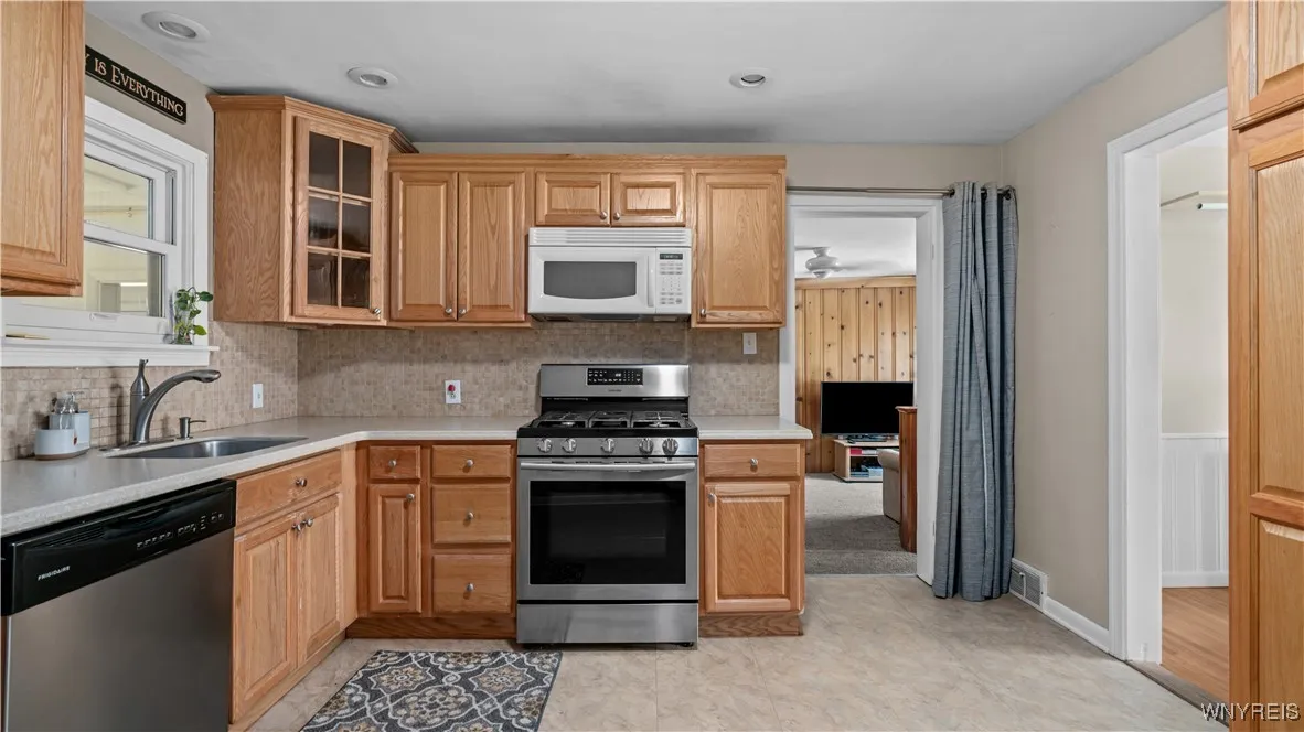47 Glendale Drive, Lancaster, New York 14086, Lancaster, New York 14086, 3 Bedrooms Bedrooms, 10 Rooms Rooms,1 BathroomBathrooms,Residential,For Sale,47 Glendale Drive, Lancaster, New York 14086,B1622815