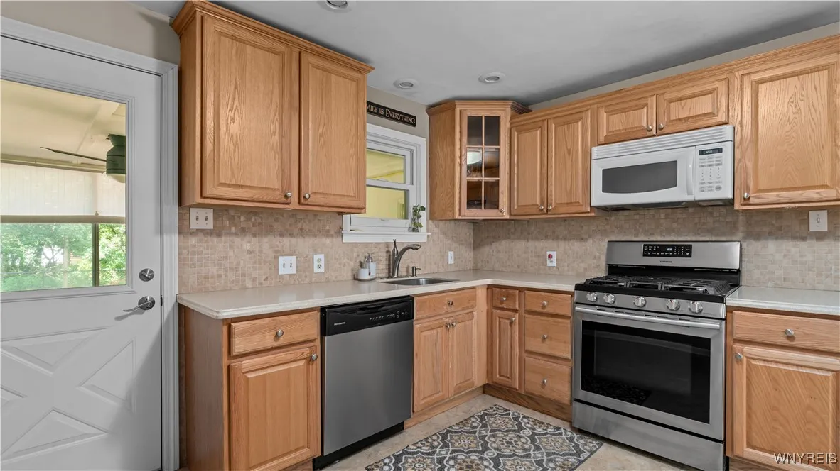 47 Glendale Drive, Lancaster, New York 14086, Lancaster, New York 14086, 3 Bedrooms Bedrooms, 10 Rooms Rooms,1 BathroomBathrooms,Residential,For Sale,47 Glendale Drive, Lancaster, New York 14086,B1622815