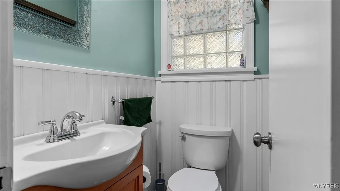 47 Glendale Drive, Lancaster, New York 14086, Lancaster, New York 14086, 3 Bedrooms Bedrooms, 10 Rooms Rooms,1 BathroomBathrooms,Residential,For Sale,47 Glendale Drive, Lancaster, New York 14086,B1622815