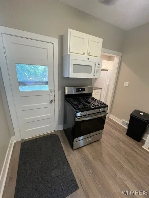 Kitchen cooking area