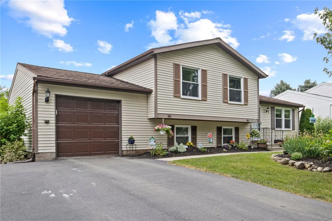 171 Brandy Wine, Henrietta, New York 14623, Henrietta, New York 14623, 3 Bedrooms Bedrooms, 8 Rooms Rooms,1 BathroomBathrooms,Residential,For Sale,171 Brandy Wine, Henrietta, New York 14623,R1622884