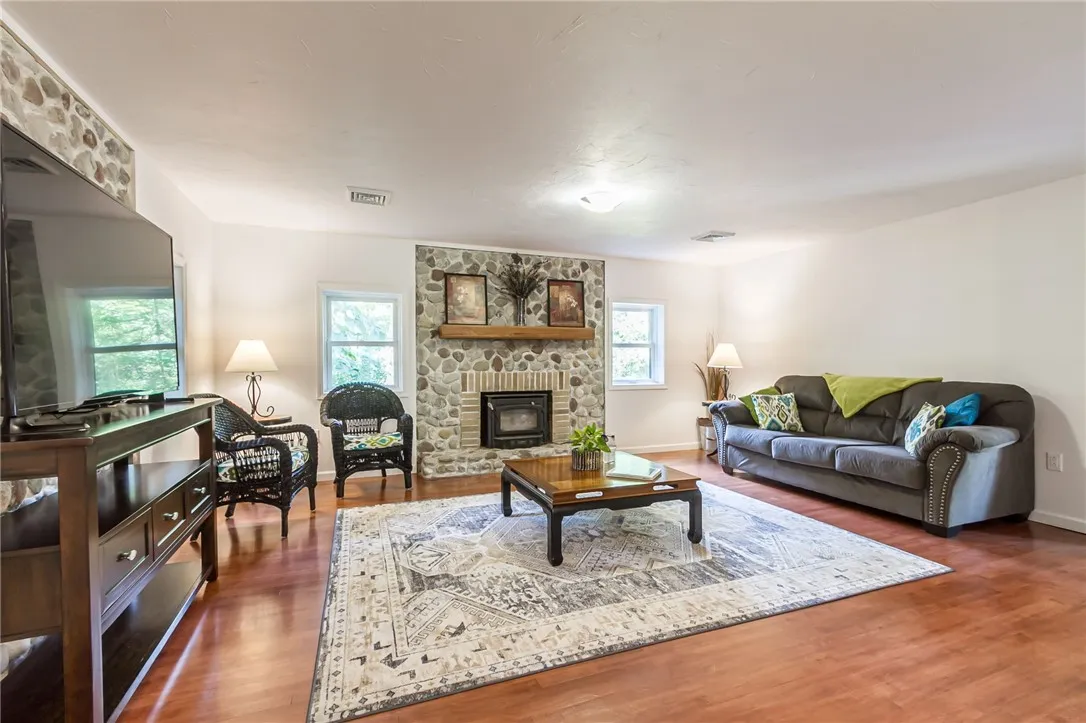 475 Farrell Road Extension, Henrietta, New York 14, Henrietta, New York 14586, 3 Bedrooms Bedrooms, 6 Rooms Rooms,1 BathroomBathrooms,Residential,For Sale,475 Farrell Road Extension, Henrietta, New York 14,R1622597