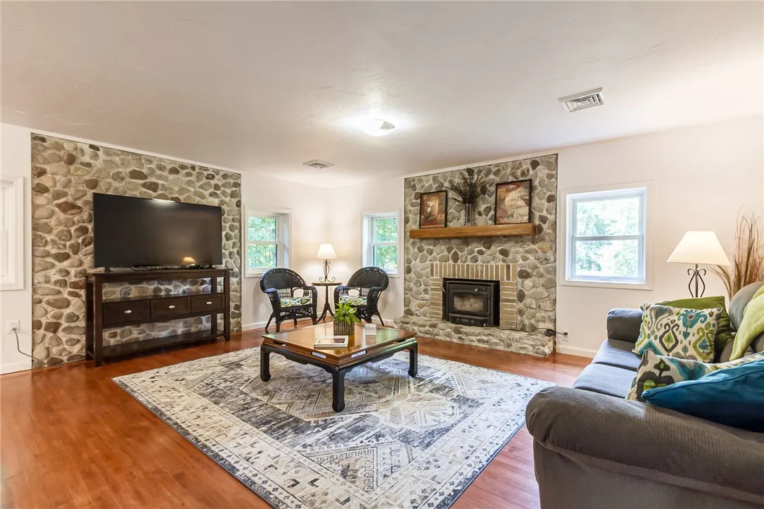 475 Farrell Road Extension, Henrietta, New York 14, Henrietta, New York 14586, 3 Bedrooms Bedrooms, 6 Rooms Rooms,1 BathroomBathrooms,Residential,For Sale,475 Farrell Road Extension, Henrietta, New York 14,R1622597