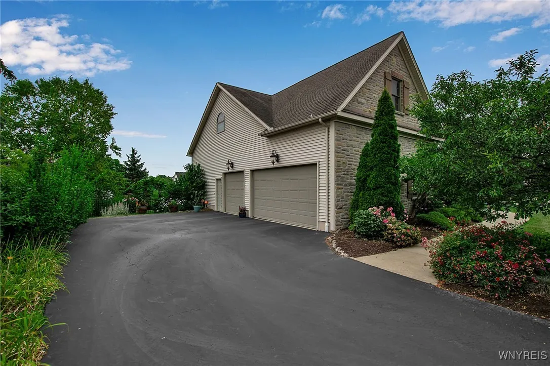 8889 Lake Glen Court, Clarence, New York 14032, Clarence, New York 14032, 4 Bedrooms Bedrooms, 12 Rooms Rooms,4 BathroomsBathrooms,Residential,For Sale,8889 Lake Glen Court, Clarence, New York 14032,B1619665