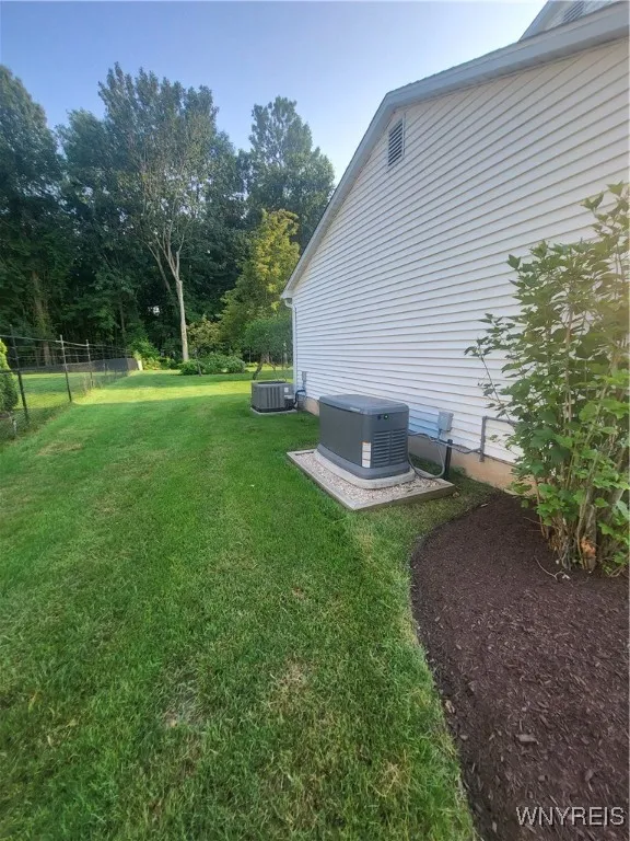 8185 Clarherst Drive, Clarence, New York 14051, Clarence, New York 14051, 3 Bedrooms Bedrooms, 8 Rooms Rooms,1 BathroomBathrooms,Residential,For Sale,8185 Clarherst Drive, Clarence, New York 14051,B1622587