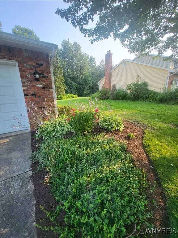 8185 Clarherst Drive, Clarence, New York 14051, Clarence, New York 14051, 3 Bedrooms Bedrooms, 8 Rooms Rooms,1 BathroomBathrooms,Residential,For Sale,8185 Clarherst Drive, Clarence, New York 14051,B1622587