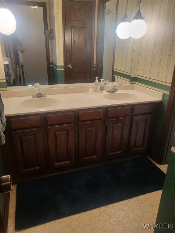 8185 Clarherst Drive, Clarence, New York 14051, Clarence, New York 14051, 3 Bedrooms Bedrooms, 8 Rooms Rooms,1 BathroomBathrooms,Residential,For Sale,8185 Clarherst Drive, Clarence, New York 14051,B1622587