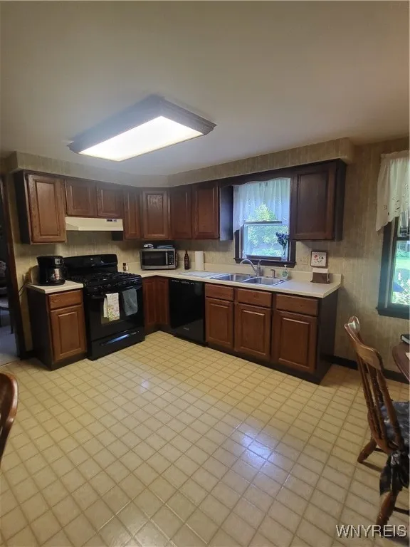 8185 Clarherst Drive, Clarence, New York 14051, Clarence, New York 14051, 3 Bedrooms Bedrooms, 8 Rooms Rooms,1 BathroomBathrooms,Residential,For Sale,8185 Clarherst Drive, Clarence, New York 14051,B1622587