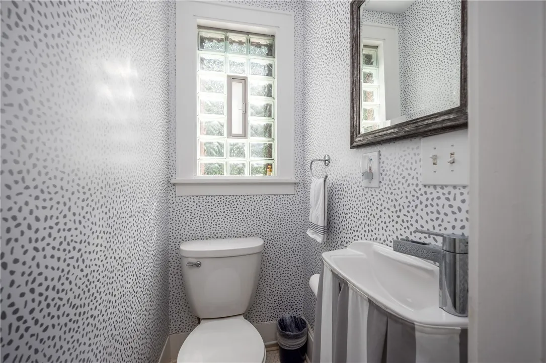 121 Penfield Crescent, Penfield, New York 14625, Penfield, New York 14625, 3 Bedrooms Bedrooms, 7 Rooms Rooms,1 BathroomBathrooms,Residential,For Sale,121 Penfield Crescent, Penfield, New York 14625,R1622867