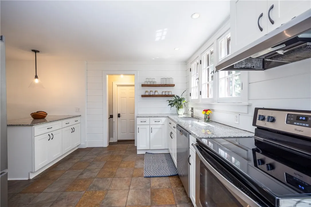 121 Penfield Crescent, Penfield, New York 14625, Penfield, New York 14625, 3 Bedrooms Bedrooms, 7 Rooms Rooms,1 BathroomBathrooms,Residential,For Sale,121 Penfield Crescent, Penfield, New York 14625,R1622867