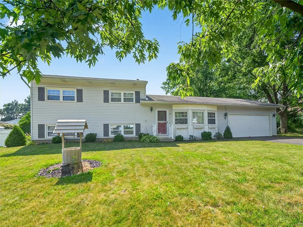 11 Authors Avenue, Henrietta, New York 14467, Henrietta, New York 14467, 4 Bedrooms Bedrooms, 9 Rooms Rooms,2 BathroomsBathrooms,Residential,For Sale,11 Authors Avenue, Henrietta, New York 14467,R1623102