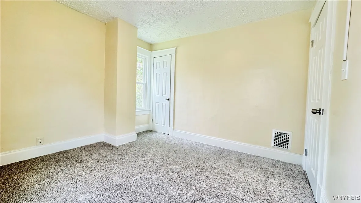 2960 Mckoon Avenue, Niagara Falls, New York 14305, Niagara Falls, New York 14305, 3 Bedrooms Bedrooms, 6 Rooms Rooms,1 BathroomBathrooms,Residential,For Sale,2960 Mckoon Avenue, Niagara Falls, New York 14305,0,B1623114