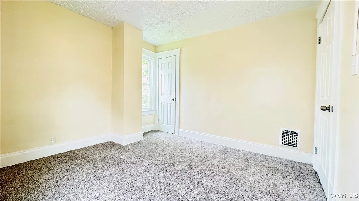 2960 Mckoon Avenue, Niagara Falls, New York 14305, Niagara Falls, New York 14305, 3 Bedrooms Bedrooms, 6 Rooms Rooms,1 BathroomBathrooms,Residential,For Sale,2960 Mckoon Avenue, Niagara Falls, New York 14305,0,B1623114