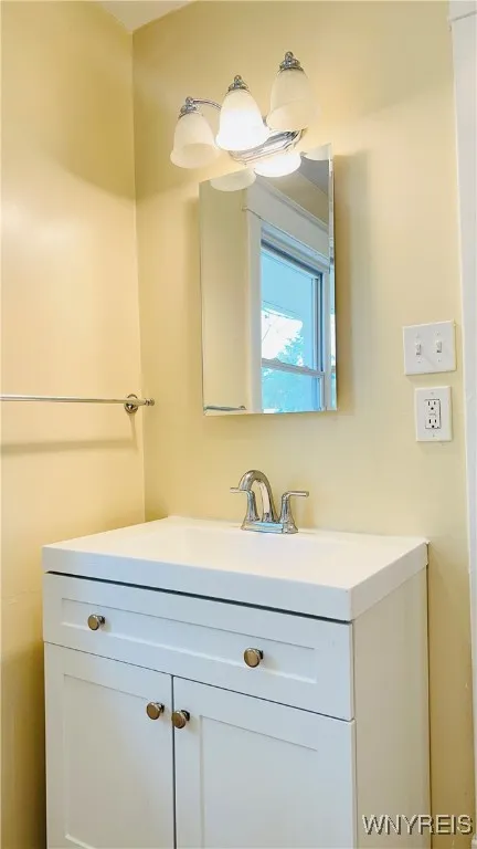 2960 Mckoon Avenue, Niagara Falls, New York 14305, Niagara Falls, New York 14305, 3 Bedrooms Bedrooms, 6 Rooms Rooms,1 BathroomBathrooms,Residential,For Sale,2960 Mckoon Avenue, Niagara Falls, New York 14305,B1623114