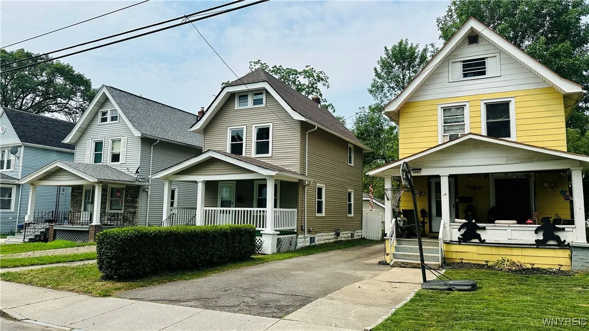 2960 Mckoon Avenue, Niagara Falls, New York 14305, Niagara Falls, New York 14305, 3 Bedrooms Bedrooms, 6 Rooms Rooms,1 BathroomBathrooms,Residential,For Sale,2960 Mckoon Avenue, Niagara Falls, New York 14305,B1623114