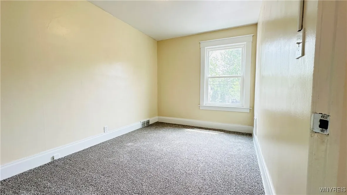 2960 Mckoon Avenue, Niagara Falls, New York 14305, Niagara Falls, New York 14305, 3 Bedrooms Bedrooms, 6 Rooms Rooms,1 BathroomBathrooms,Residential,For Sale,2960 Mckoon Avenue, Niagara Falls, New York 14305,0,B1623114