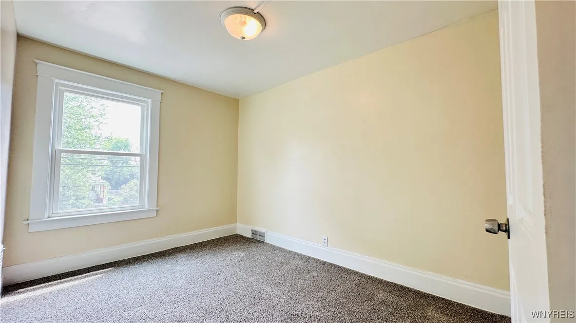 2960 Mckoon Avenue, Niagara Falls, New York 14305, Niagara Falls, New York 14305, 3 Bedrooms Bedrooms, 6 Rooms Rooms,1 BathroomBathrooms,Residential,For Sale,2960 Mckoon Avenue, Niagara Falls, New York 14305,0,B1623114