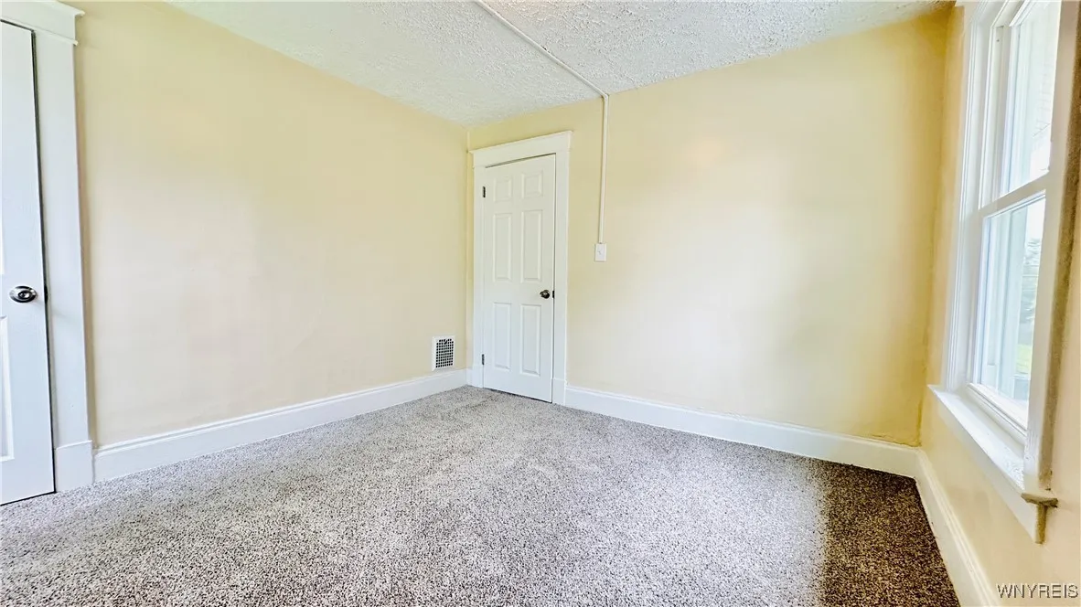 2960 Mckoon Avenue, Niagara Falls, New York 14305, Niagara Falls, New York 14305, 3 Bedrooms Bedrooms, 6 Rooms Rooms,1 BathroomBathrooms,Residential,For Sale,2960 Mckoon Avenue, Niagara Falls, New York 14305,B1623114