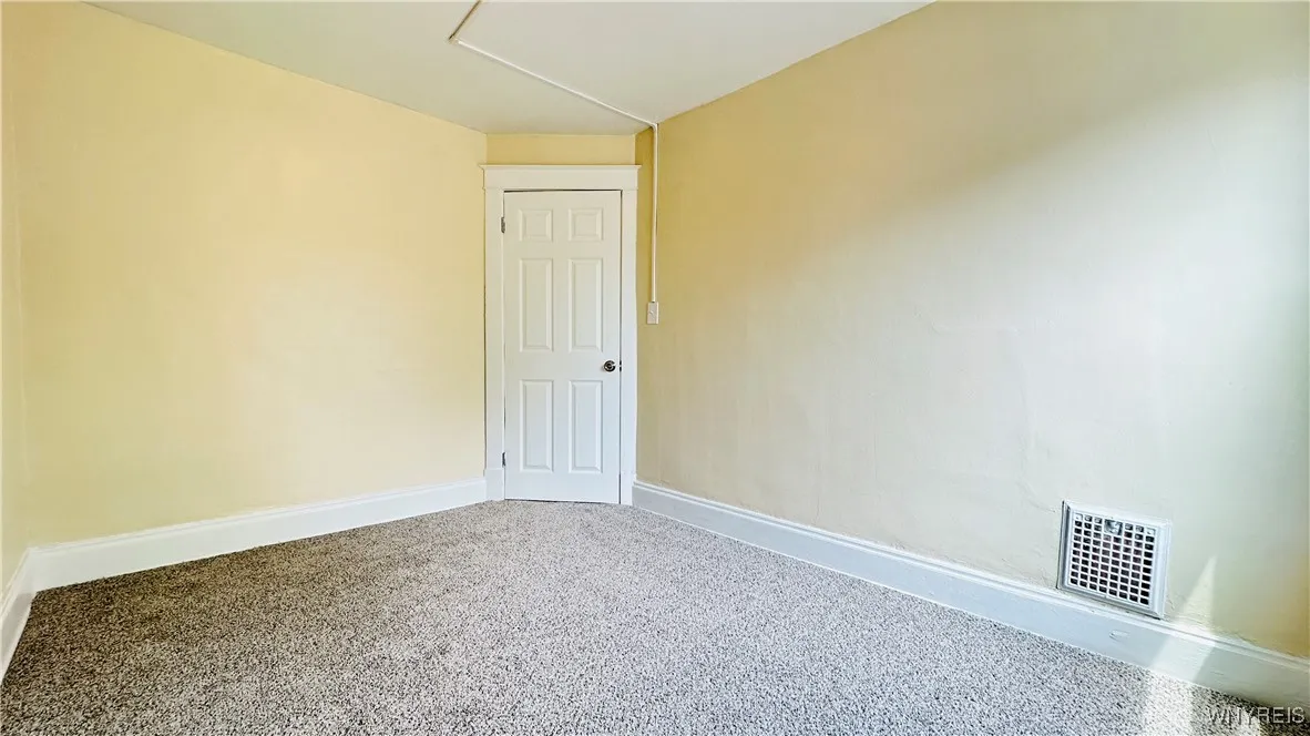 2960 Mckoon Avenue, Niagara Falls, New York 14305, Niagara Falls, New York 14305, 3 Bedrooms Bedrooms, 6 Rooms Rooms,1 BathroomBathrooms,Residential,For Sale,2960 Mckoon Avenue, Niagara Falls, New York 14305,B1623114