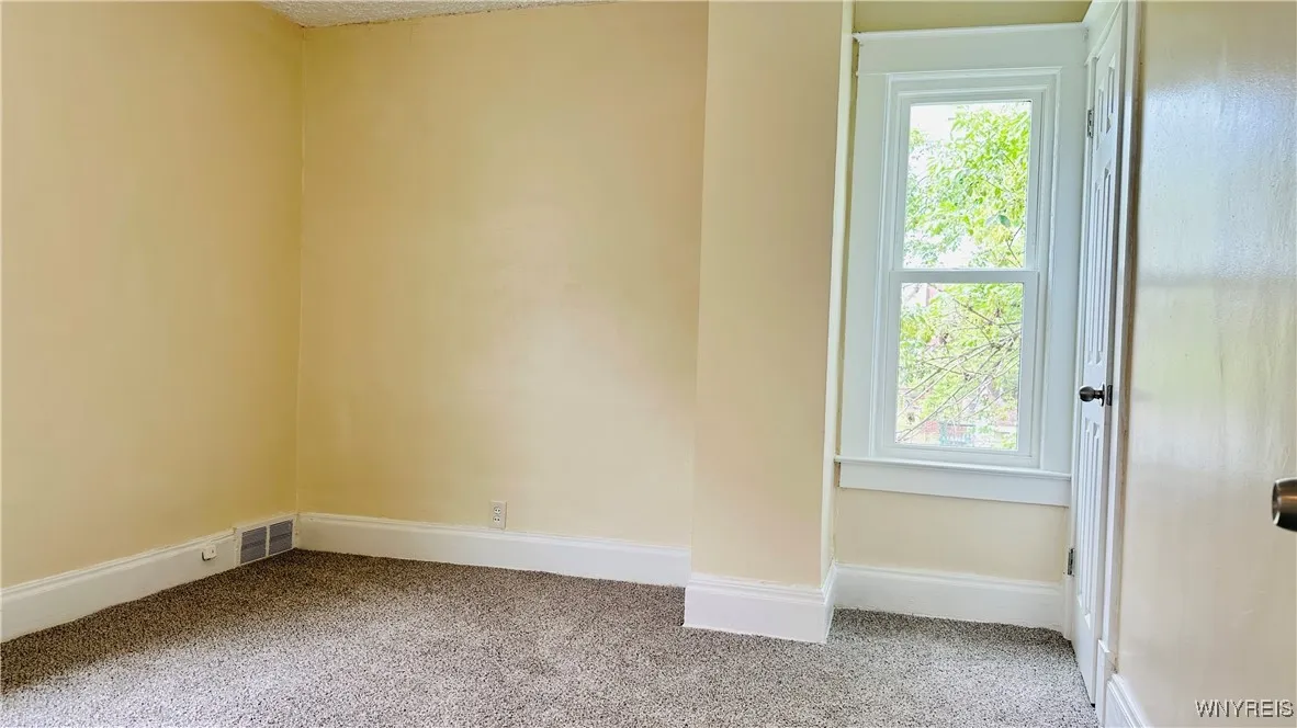 2960 Mckoon Avenue, Niagara Falls, New York 14305, Niagara Falls, New York 14305, 3 Bedrooms Bedrooms, 6 Rooms Rooms,1 BathroomBathrooms,Residential,For Sale,2960 Mckoon Avenue, Niagara Falls, New York 14305,B1623114
