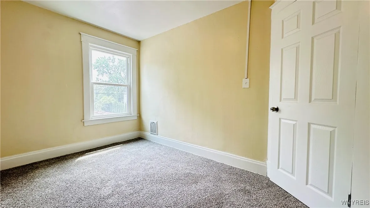 2960 Mckoon Avenue, Niagara Falls, New York 14305, Niagara Falls, New York 14305, 3 Bedrooms Bedrooms, 6 Rooms Rooms,1 BathroomBathrooms,Residential,For Sale,2960 Mckoon Avenue, Niagara Falls, New York 14305,0,B1623114