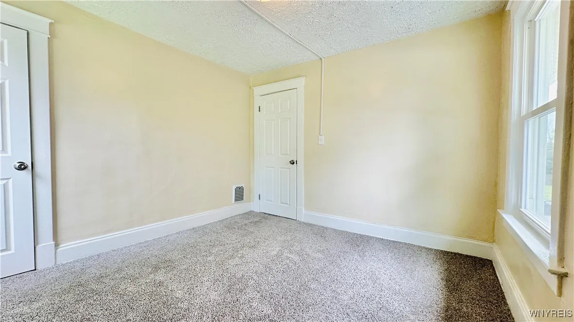 2960 Mckoon Avenue, Niagara Falls, New York 14305, Niagara Falls, New York 14305, 3 Bedrooms Bedrooms, 6 Rooms Rooms,1 BathroomBathrooms,Residential,For Sale,2960 Mckoon Avenue, Niagara Falls, New York 14305,0,B1623114