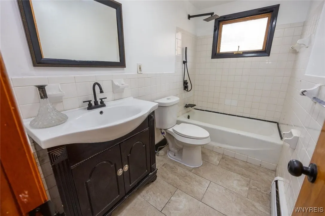 54 Brownell Street, Buffalo, New York 14212, Buffalo, New York 14212, 5 Bedrooms Bedrooms, 9 Rooms Rooms,1 BathroomBathrooms,Residential Lease,For Rent,54 Brownell Street, Buffalo, New York 14212,B1623139