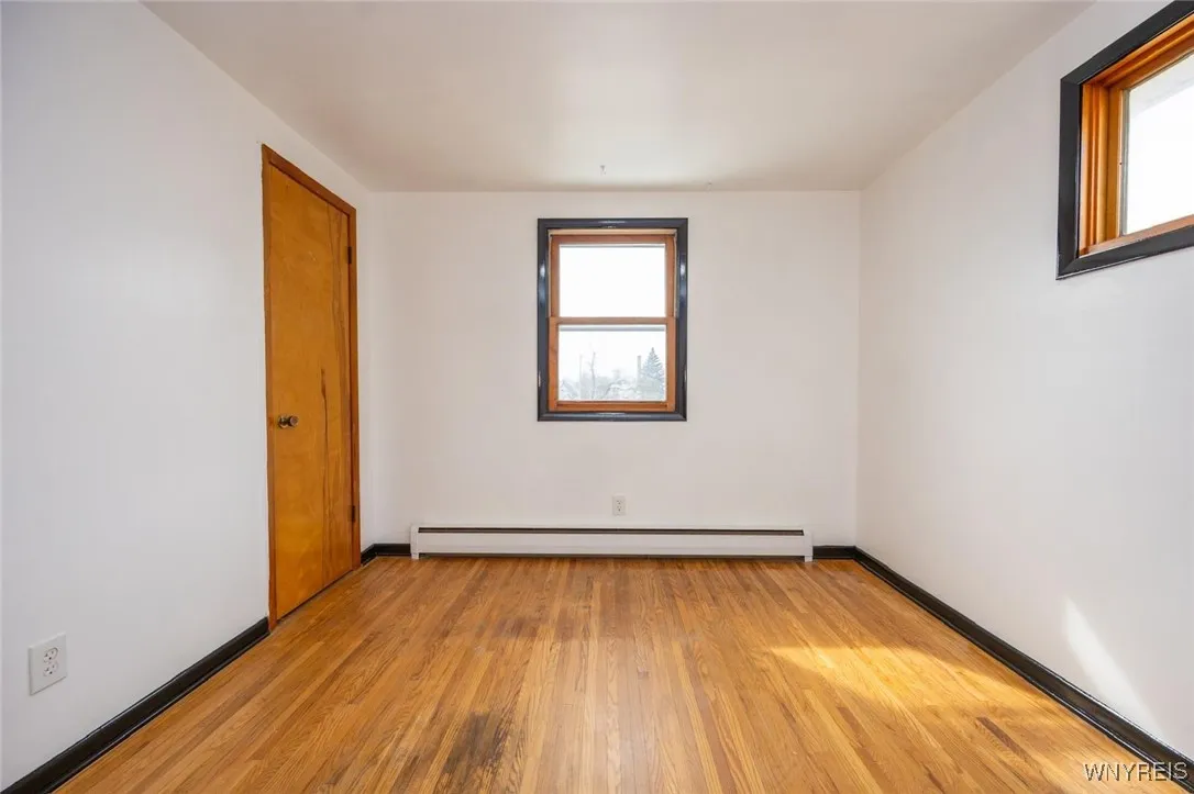 54 Brownell Street, Buffalo, New York 14212, Buffalo, New York 14212, 5 Bedrooms Bedrooms, 9 Rooms Rooms,1 BathroomBathrooms,Residential Lease,For Rent,54 Brownell Street, Buffalo, New York 14212,B1623139