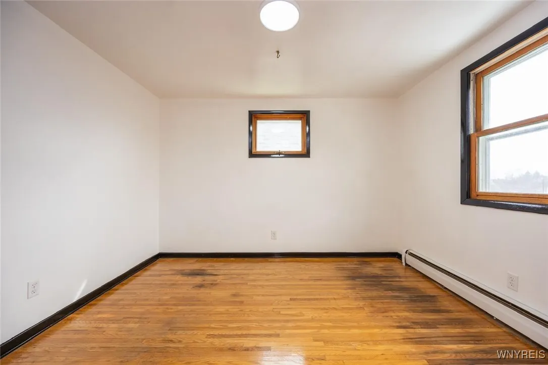 54 Brownell Street, Buffalo, New York 14212, Buffalo, New York 14212, 5 Bedrooms Bedrooms, 9 Rooms Rooms,1 BathroomBathrooms,Residential Lease,For Rent,54 Brownell Street, Buffalo, New York 14212,B1623139