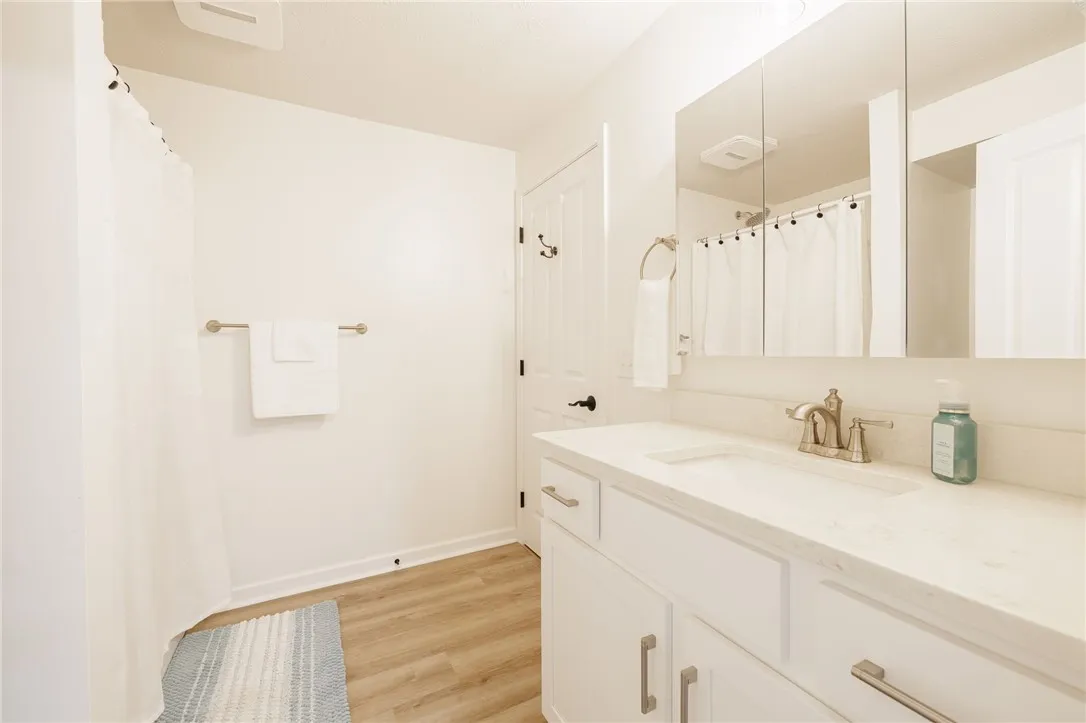 1085 Chapelhill Drive, Victor, New York 14564, Victor, New York 14564, 3 Bedrooms Bedrooms, 6 Rooms Rooms,3 BathroomsBathrooms,Residential,For Sale,1085 Chapelhill Drive, Victor, New York 14564,R1622749