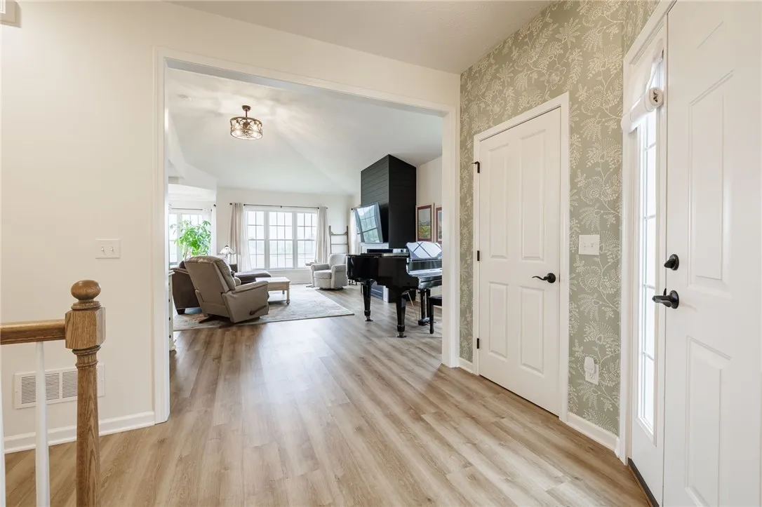 1085 Chapelhill Drive, Victor, New York 14564, Victor, New York 14564, 3 Bedrooms Bedrooms, 6 Rooms Rooms,3 BathroomsBathrooms,Residential,For Sale,1085 Chapelhill Drive, Victor, New York 14564,R1622749