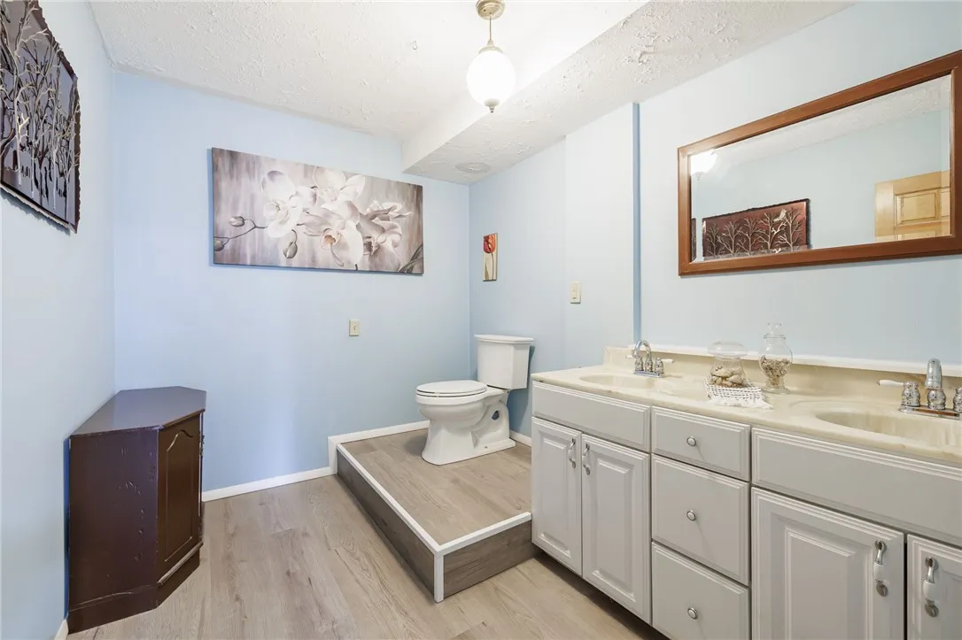1600 Flaxen Drive, Farmington, New York 14425, Farmington, New York 14425, 3 Bedrooms Bedrooms, 5 Rooms Rooms,1 BathroomBathrooms,Residential,For Sale,1600 Flaxen Drive, Farmington, New York 14425,R1622286