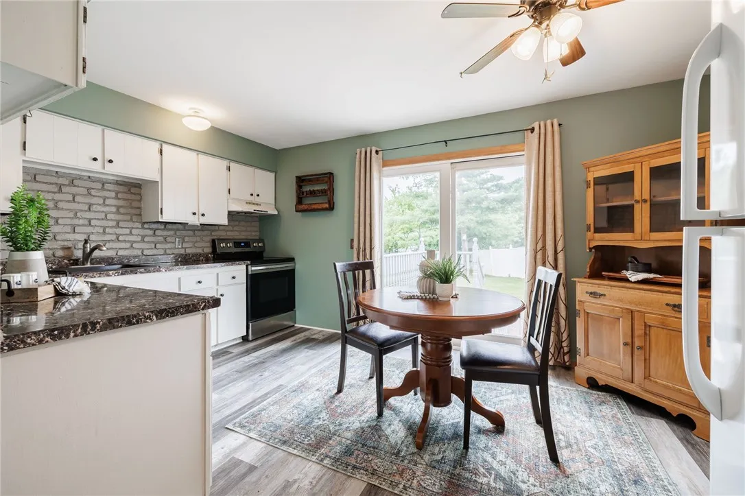 1600 Flaxen Drive, Farmington, New York 14425, Farmington, New York 14425, 3 Bedrooms Bedrooms, 5 Rooms Rooms,1 BathroomBathrooms,Residential,For Sale,1600 Flaxen Drive, Farmington, New York 14425,R1622286