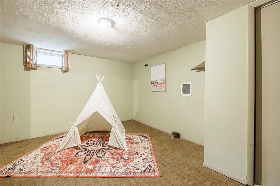 1600 Flaxen Drive, Farmington, New York 14425, Farmington, New York 14425, 3 Bedrooms Bedrooms, 5 Rooms Rooms,1 BathroomBathrooms,Residential,For Sale,1600 Flaxen Drive, Farmington, New York 14425,R1622286