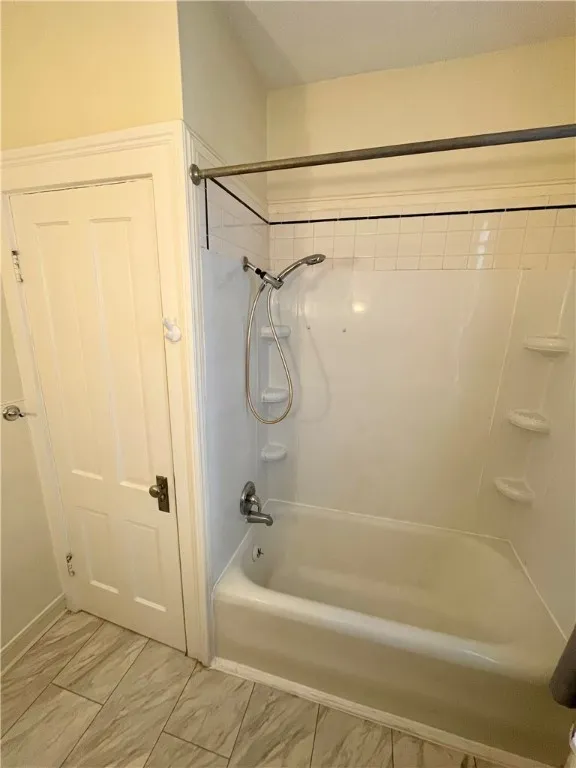 52 Genesee St Street, Geneva City, New York 14456, Geneva City, New York 14456, 2 Bedrooms Bedrooms, 5 Rooms Rooms,1 BathroomBathrooms,Residential Lease,For Rent,52 Genesee St Street, Geneva City, New York 14456,R1622580