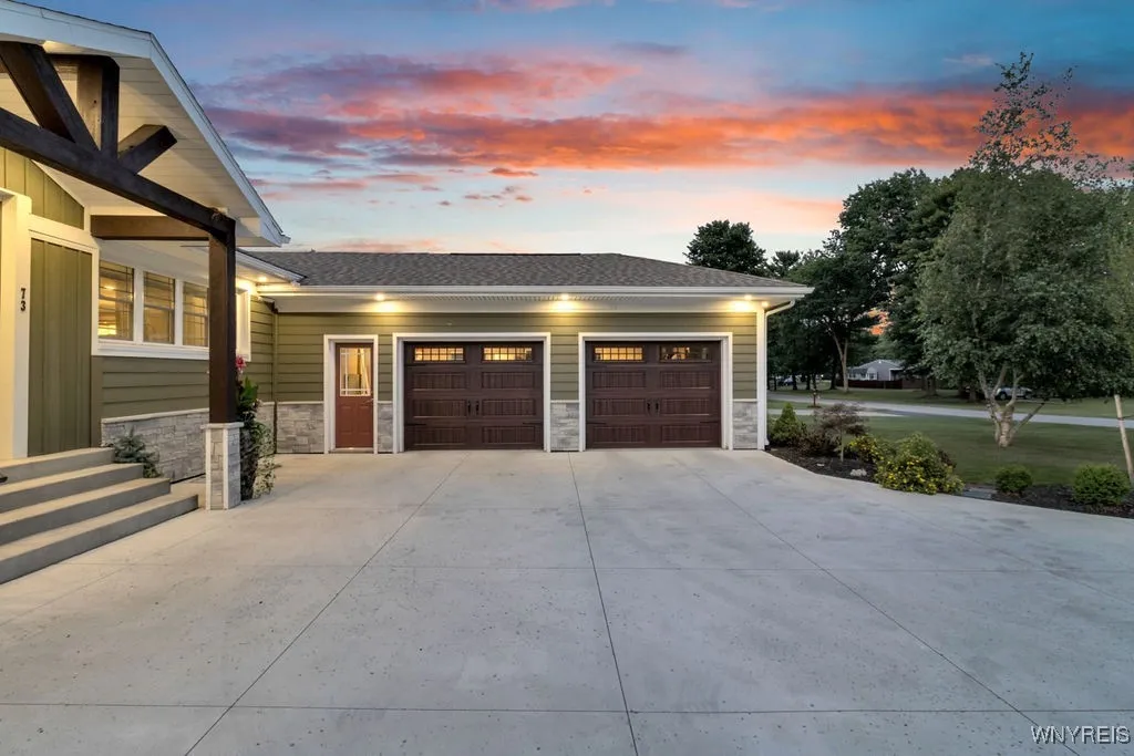 73 Woodview Drive, Orchard Park, New York 14127, Orchard Park, New York 14127, 3 Bedrooms Bedrooms, 10 Rooms Rooms,3 BathroomsBathrooms,Residential,For Sale,73 Woodview Drive, Orchard Park, New York 14127,B1622982