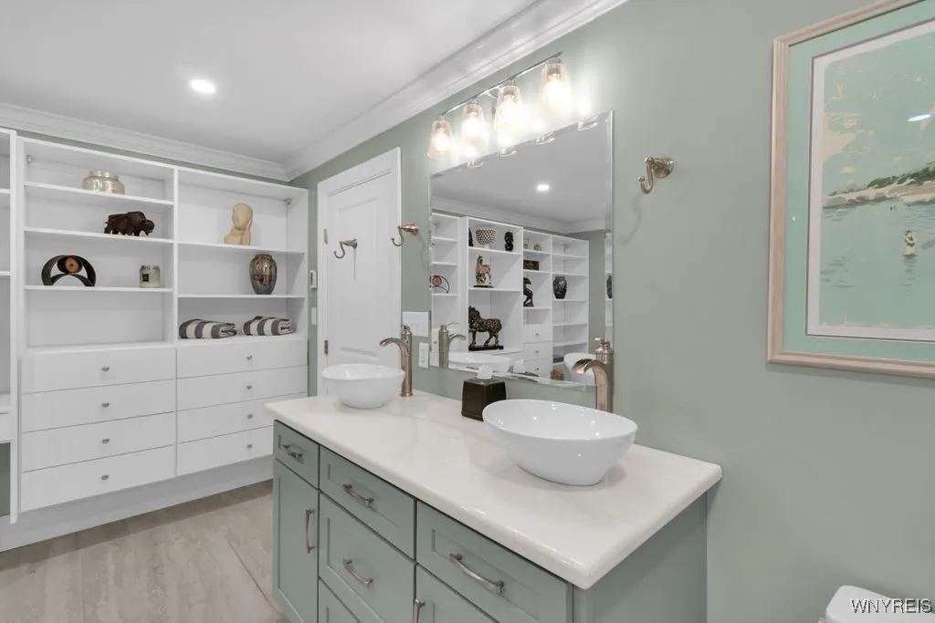 73 Woodview Drive, Orchard Park, New York 14127, Orchard Park, New York 14127, 3 Bedrooms Bedrooms, 10 Rooms Rooms,3 BathroomsBathrooms,Residential,For Sale,73 Woodview Drive, Orchard Park, New York 14127,B1622982