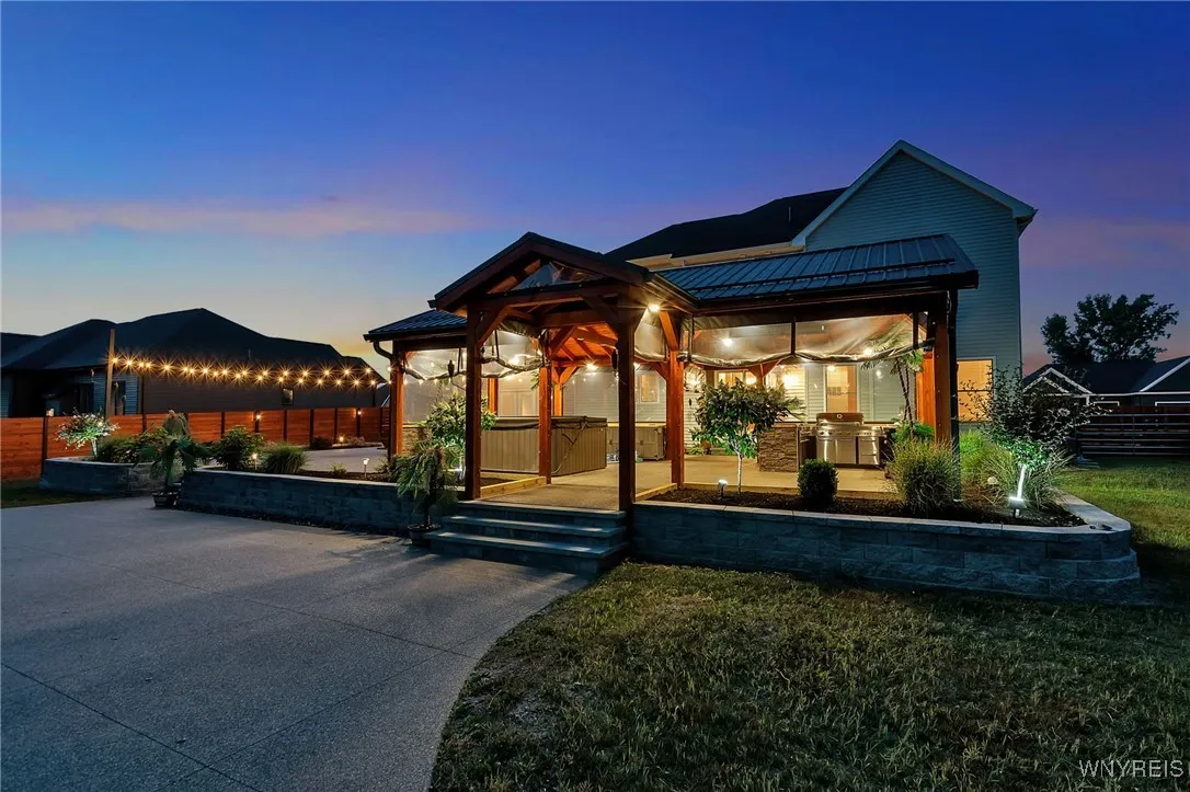 10 Wentworth Drive, Orchard Park, New York 14127, Orchard Park, New York 14127, 5 Bedrooms Bedrooms, 12 Rooms Rooms,2 BathroomsBathrooms,Residential,For Sale,10 Wentworth Drive, Orchard Park, New York 14127,B1623149