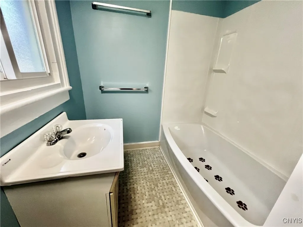 26 Varick Street, Oswego, New York 13126, Oswego, New York 13126, 4 Bedrooms Bedrooms, 11 Rooms Rooms,2 BathroomsBathrooms,Residential,Closed,26 Varick Street, Oswego, New York 13126,0,S1623192