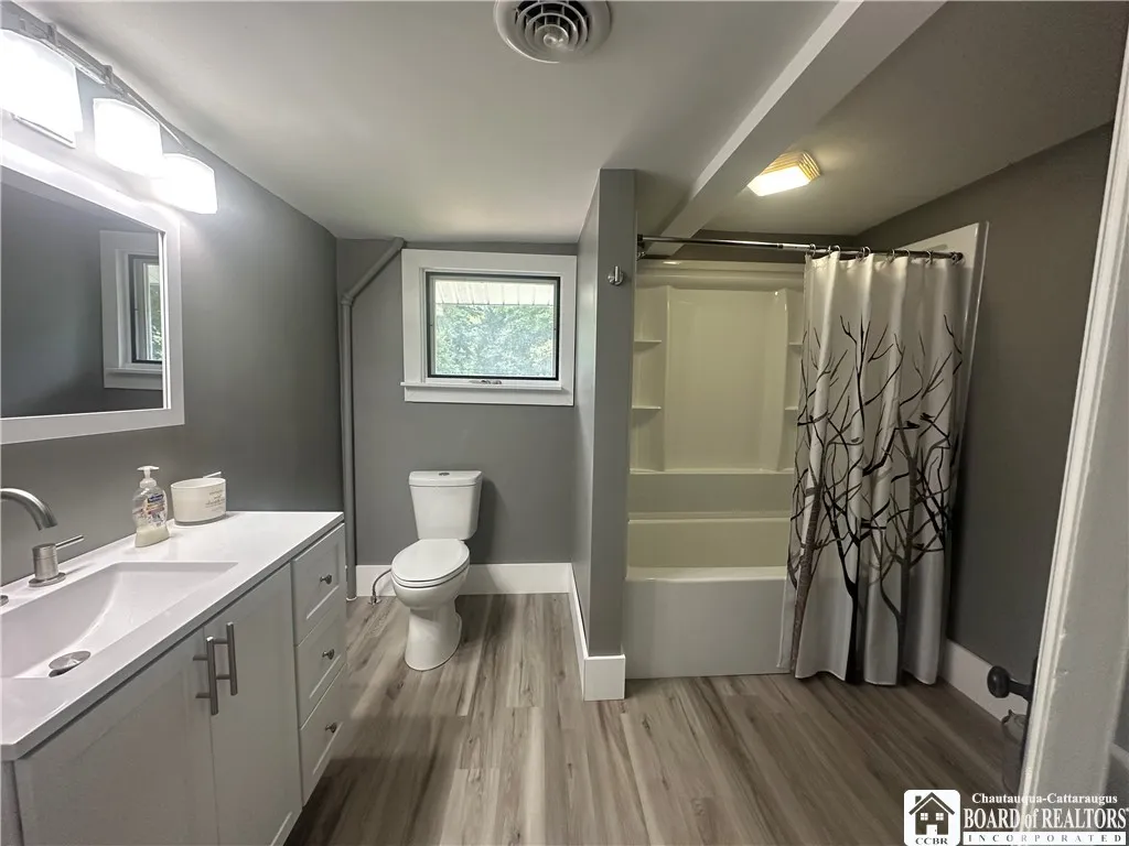 11973 Chestnut Street, Perrysburg, New York 14129, Perrysburg, New York 14129, 3 Bedrooms Bedrooms, 9 Rooms Rooms,1 BathroomBathrooms,Residential,Closed,11973 Chestnut Street, Perrysburg, New York 14129,0,R1623103