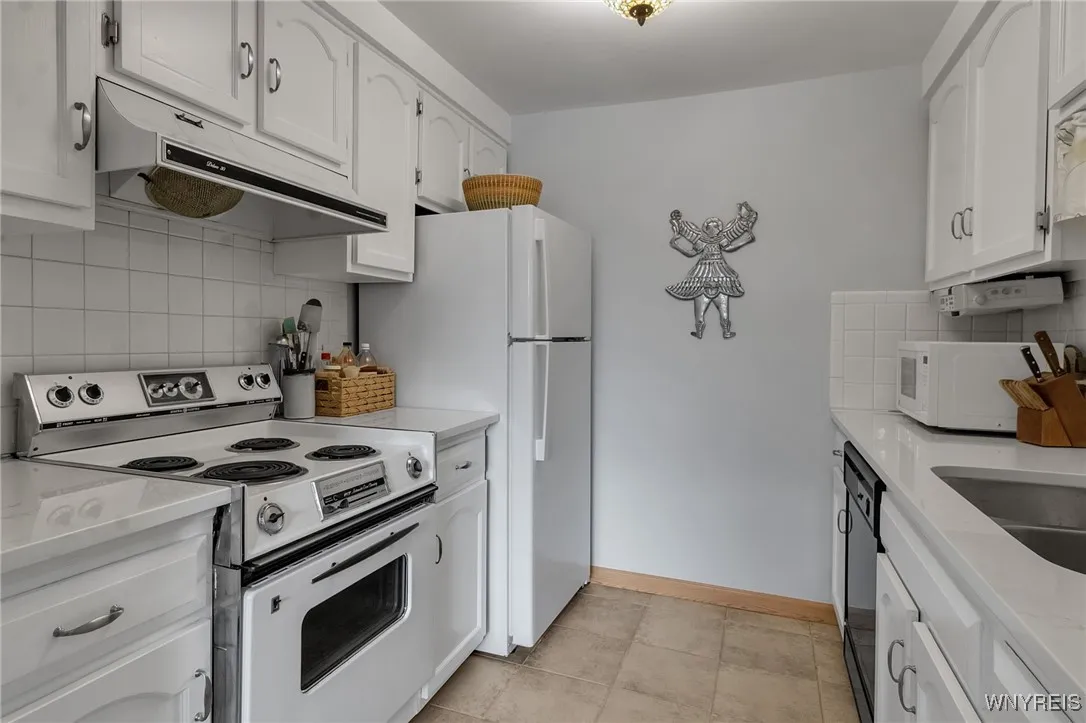 80 Groton Drive 4, Amherst, New York 14228, Amherst, New York 14228, 2 Bedrooms Bedrooms, 5 Rooms Rooms,1 BathroomBathrooms,Residential,For Sale,80 Groton Drive 4, Amherst, New York 14228,B1622595