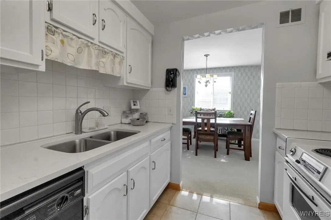 80 Groton Drive 4, Amherst, New York 14228, Amherst, New York 14228, 2 Bedrooms Bedrooms, 5 Rooms Rooms,1 BathroomBathrooms,Residential,For Sale,80 Groton Drive 4, Amherst, New York 14228,B1622595
