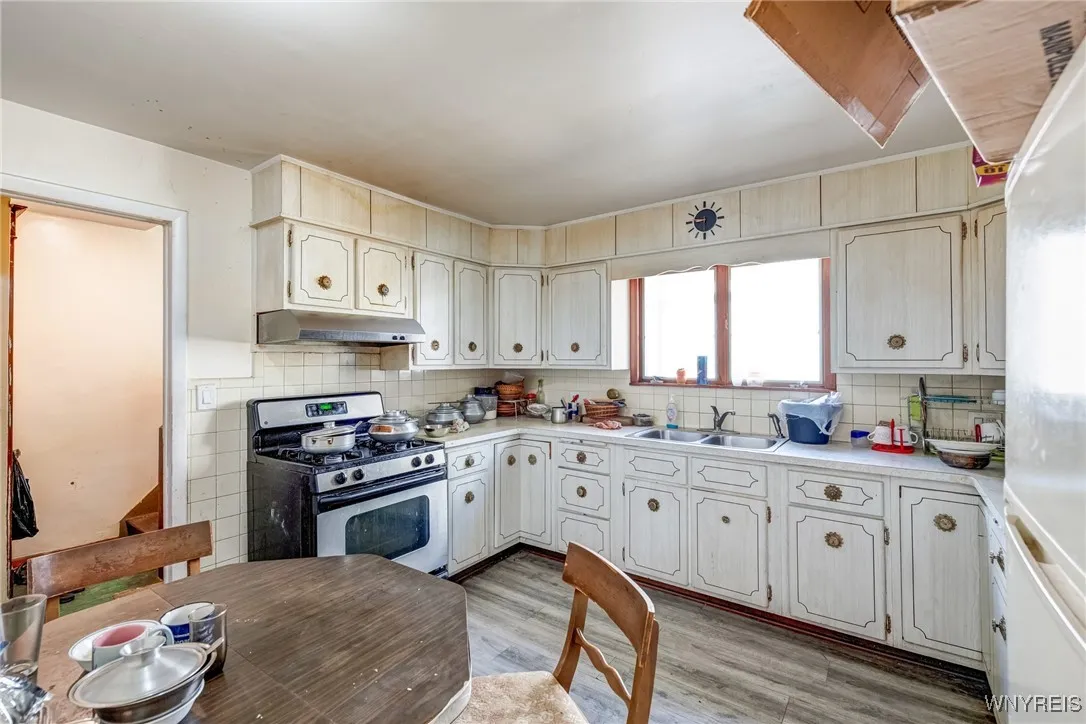 2527 Genesee Street, Cheektowaga, New York 14225, Cheektowaga, New York 14225, 6 Bedrooms Bedrooms, 10 Rooms Rooms,2 BathroomsBathrooms,Residential,For Sale,2527 Genesee Street, Cheektowaga, New York 14225,B1623209