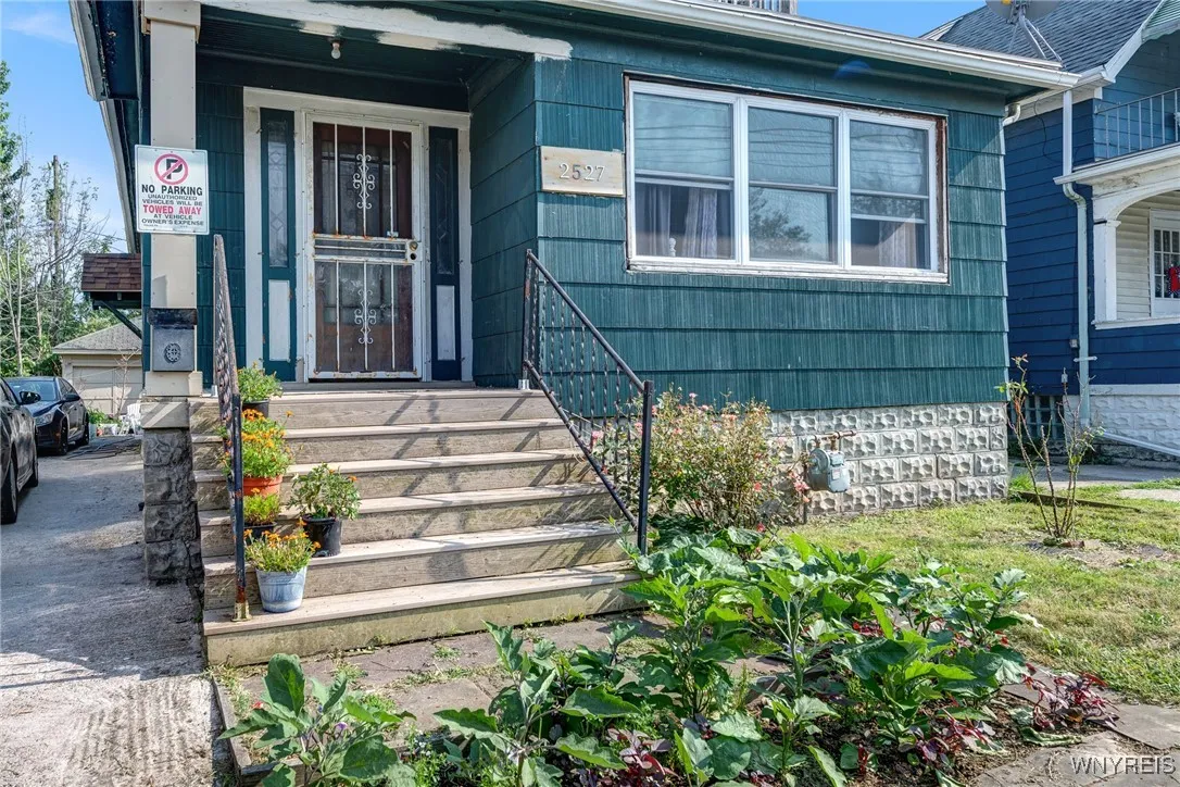 2527 Genesee Street, Cheektowaga, New York 14225, Cheektowaga, New York 14225, 6 Bedrooms Bedrooms, 10 Rooms Rooms,2 BathroomsBathrooms,Residential,For Sale,2527 Genesee Street, Cheektowaga, New York 14225,B1623209
