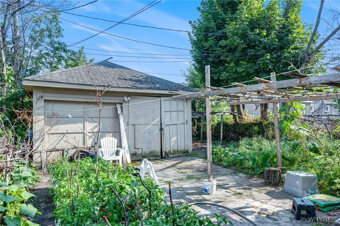 2527 Genesee Street, Cheektowaga, New York 14225, Cheektowaga, New York 14225, 6 Bedrooms Bedrooms, 10 Rooms Rooms,2 BathroomsBathrooms,Residential,For Sale,2527 Genesee Street, Cheektowaga, New York 14225,B1623209