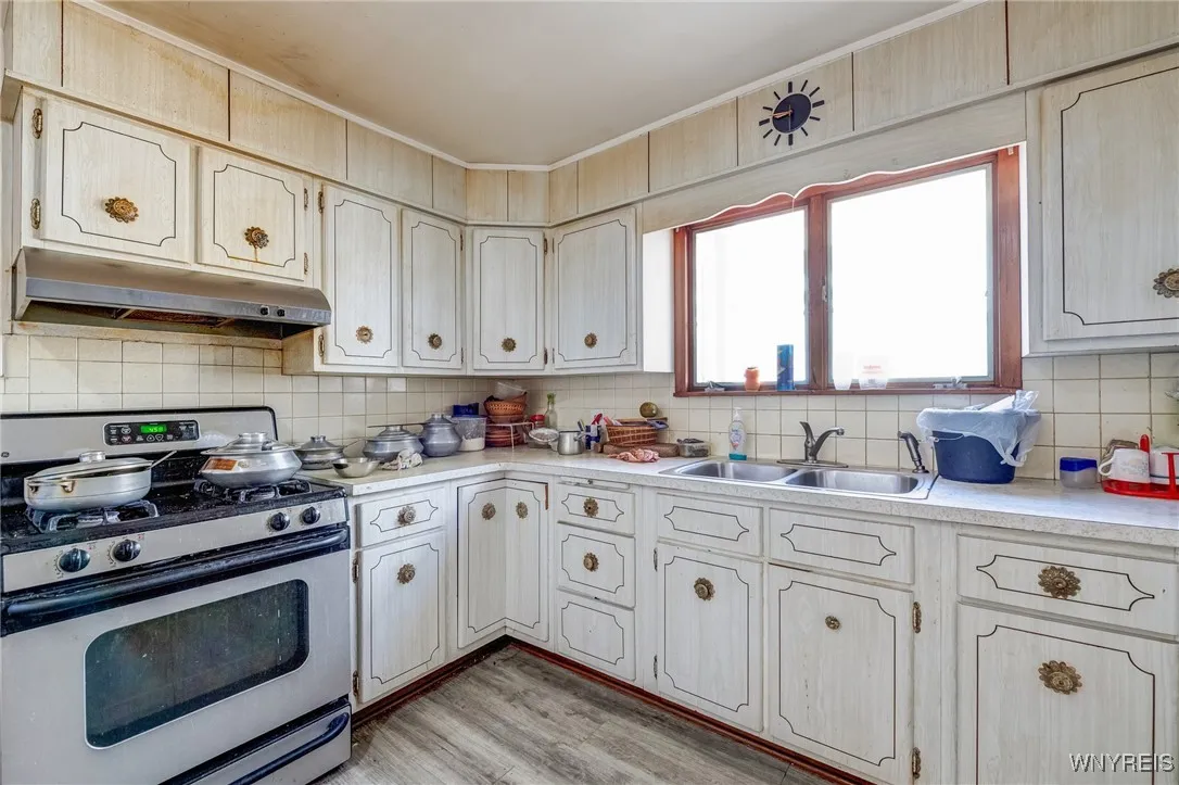 2527 Genesee Street, Cheektowaga, New York 14225, Cheektowaga, New York 14225, 6 Bedrooms Bedrooms, 10 Rooms Rooms,2 BathroomsBathrooms,Residential,For Sale,2527 Genesee Street, Cheektowaga, New York 14225,B1623209